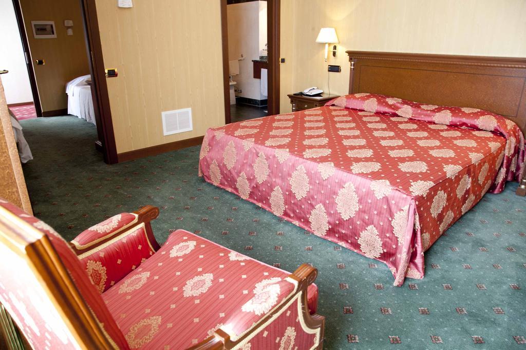 Hotel Jolly Castrovillari Ruang foto