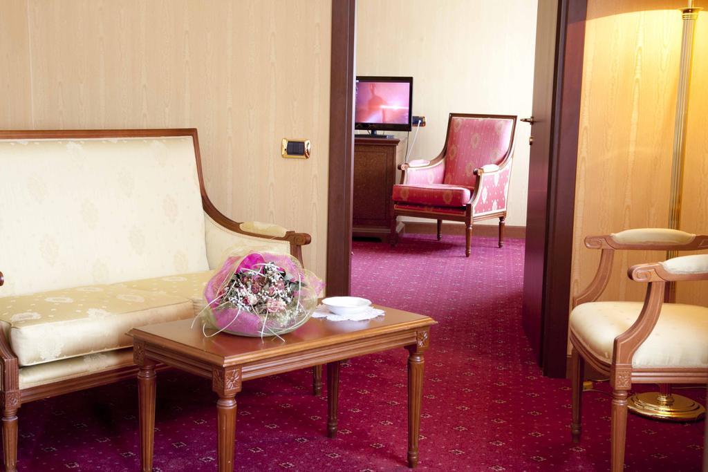 Hotel Jolly Castrovillari Ruang foto