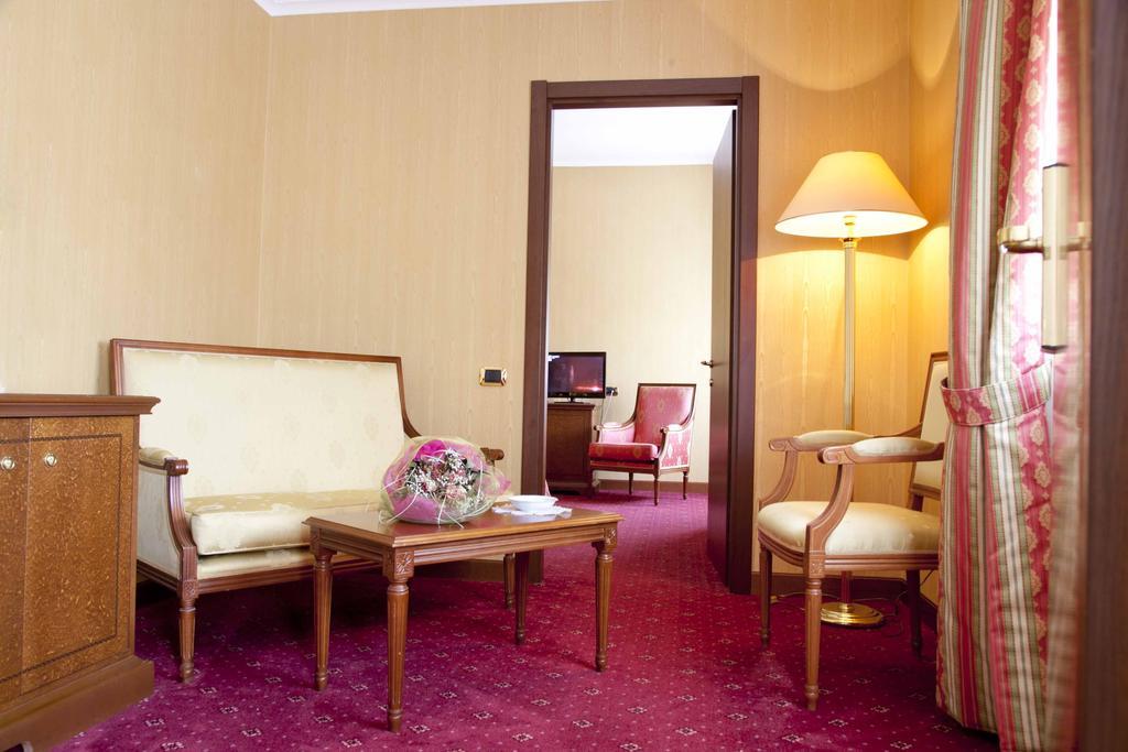 Hotel Jolly Castrovillari Ruang foto