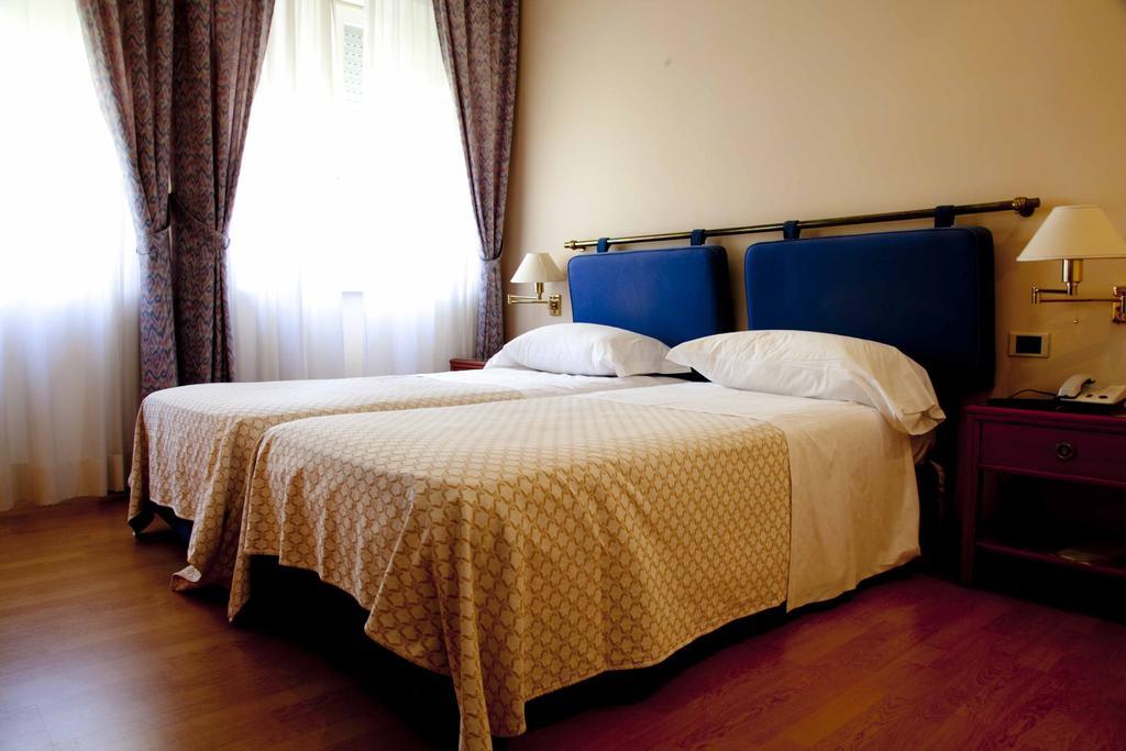 Hotel Jolly Castrovillari Ruang foto