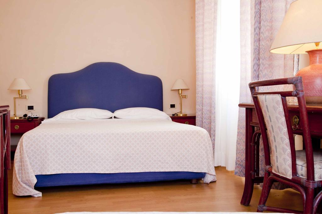 Hotel Jolly Castrovillari Bagian luar foto