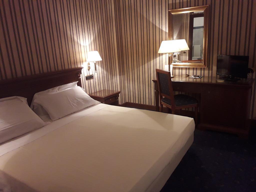Hotel Jolly Castrovillari Bagian luar foto